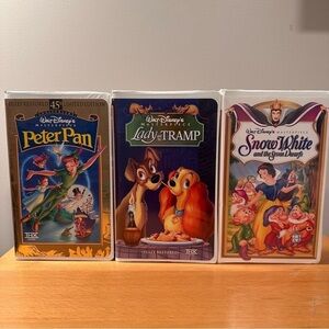 Disney VHS Peter Pan, Snow White & The Seven Dwarves, The Lady & The Tramp EUC